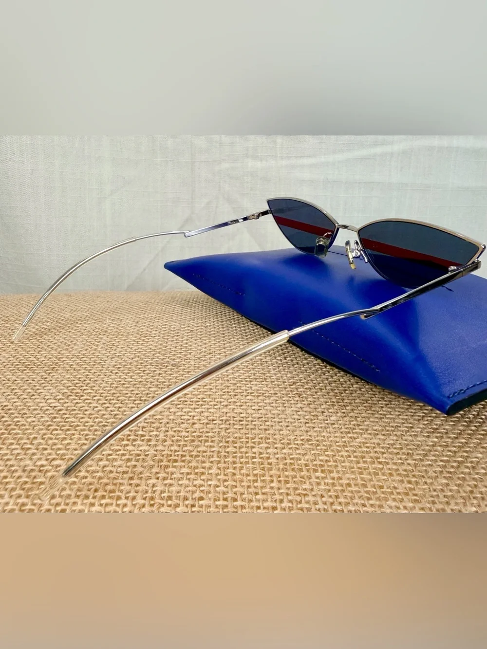 Gentle Monster POXI -02 Silver/Maroon
Slim Cat-eye Mirrored Sunglasses UNISEX - Picture 10 of 12
